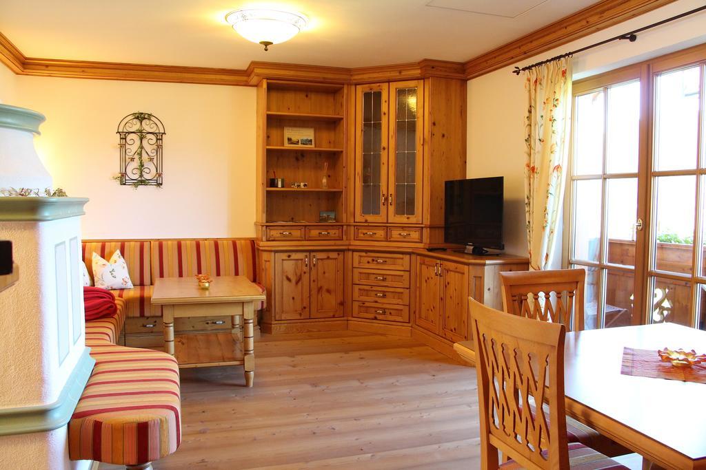Ferienwohnung Schossleitner - Der Wohlfuehl-Ansitz Am Wolfgangsee Mit Weitblick Sankt Gilgen Room photo